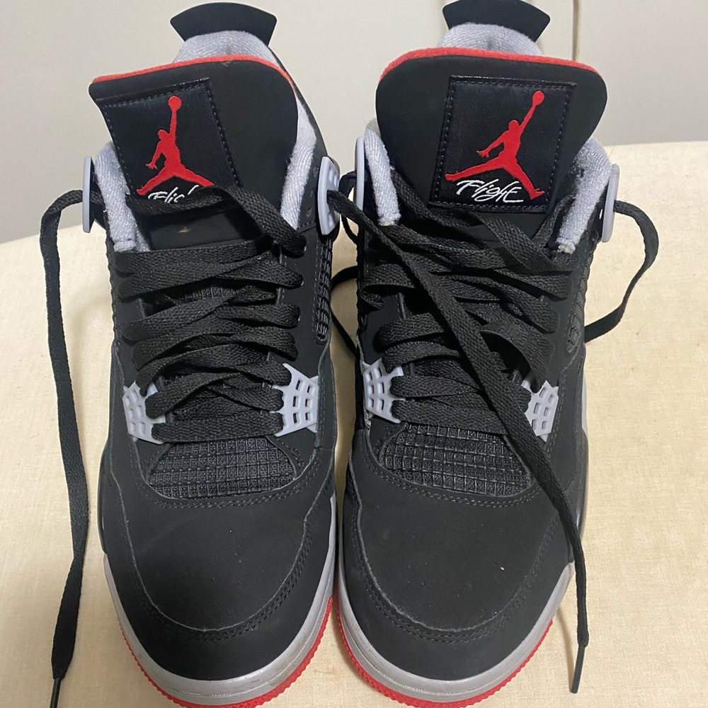 Air Jordan 4 Bred